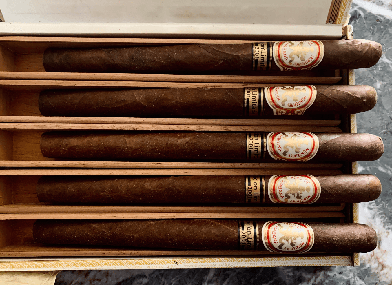 Hoyo de Monterrey Particulares Edición Limitada 2001 Dress Box of 5 ...