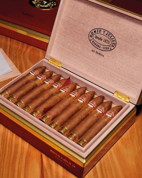 Romeo Julieta Linea D Oro Nobles - Buy Cigars Online | Best Quality ...
