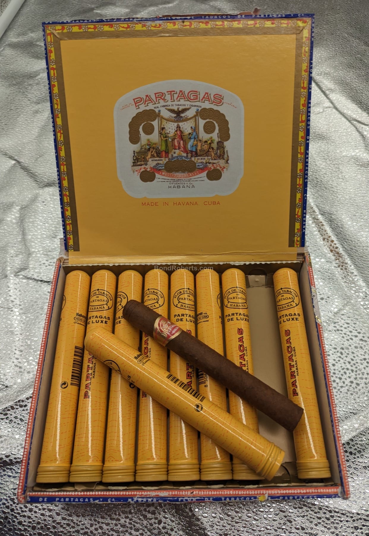 Partagás Partagás de Luxe 2020 Dress Box of 25 cigars in aluminium tube ...
