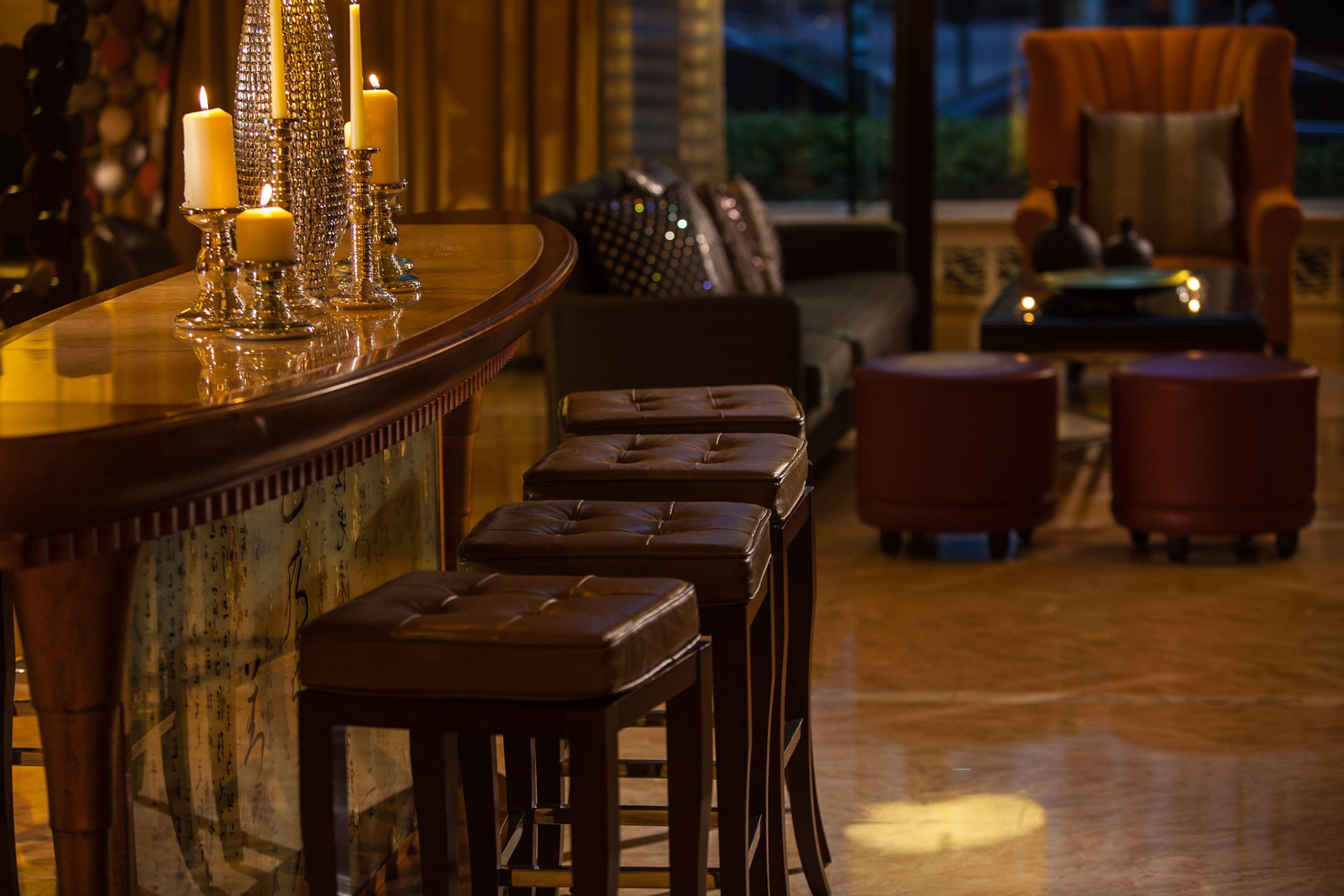Champagne & Cigar Bar（扬子江万丽大酒店 1 楼） 雪茄吧