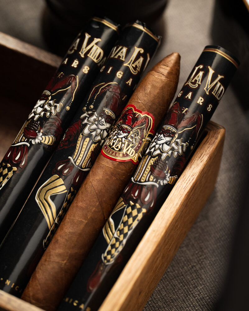 Artesano del Tobacco Viva La Vida Diadema Finas LE (6 1/2" x 52)