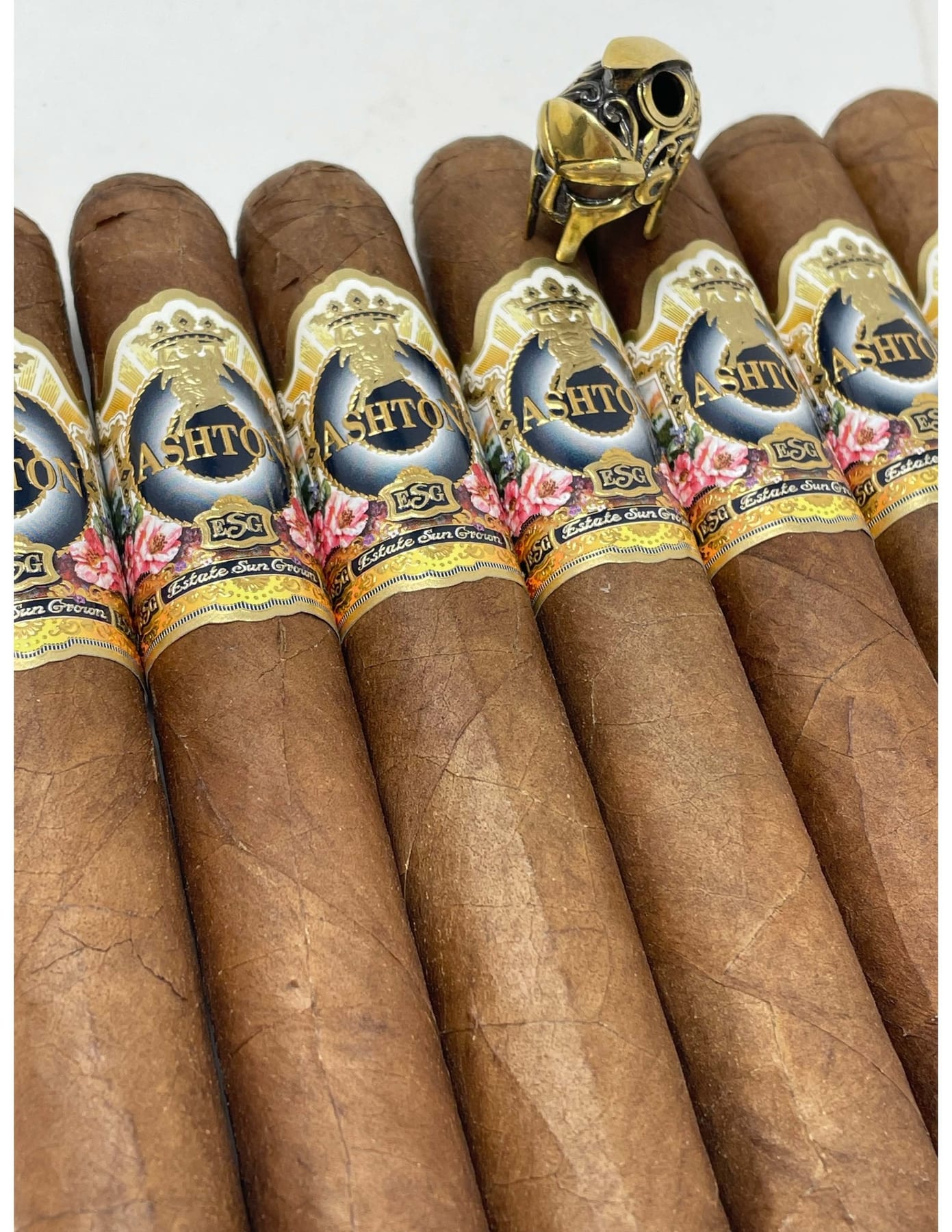Ashton Estate Sun Grown (ESG) 21 Years Salute 5.25 x 52 - Cigar Spartan