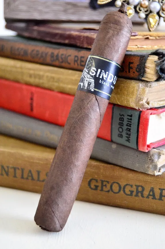 Black Works Studio Sindustry Robusto