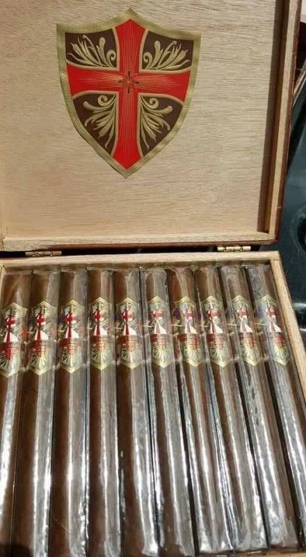 AVE MARIA KNIGHTS TEMPLAR - Cuốn & Hút Store Phụ kiện - Cigar chính hãng