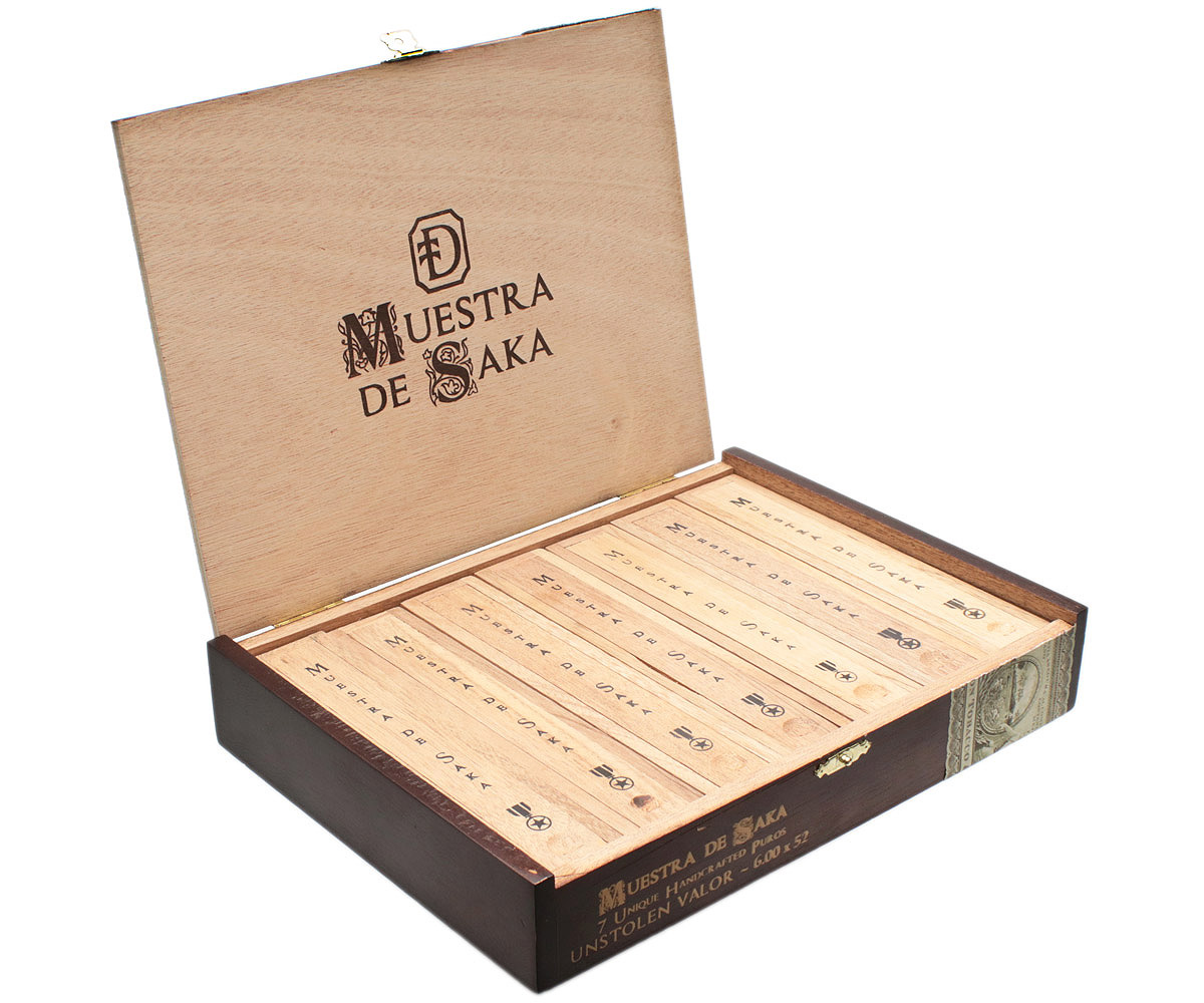 Muestra De Saka Unstolen Valor - Dunbarton Cigars | Smokingpipes.com