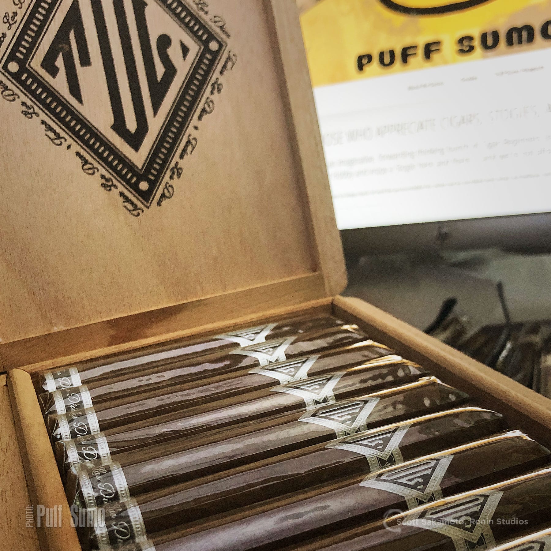 Todos Las Dias in Robusto by Dunbarton Tobacco and Trust - Puff Sumo