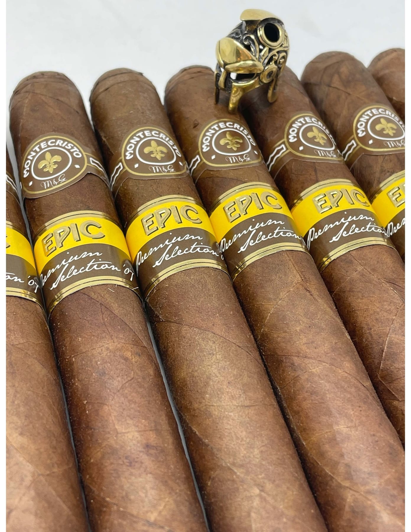 Montecristo Epic Toro 52 X 6 - Cigar Spartan