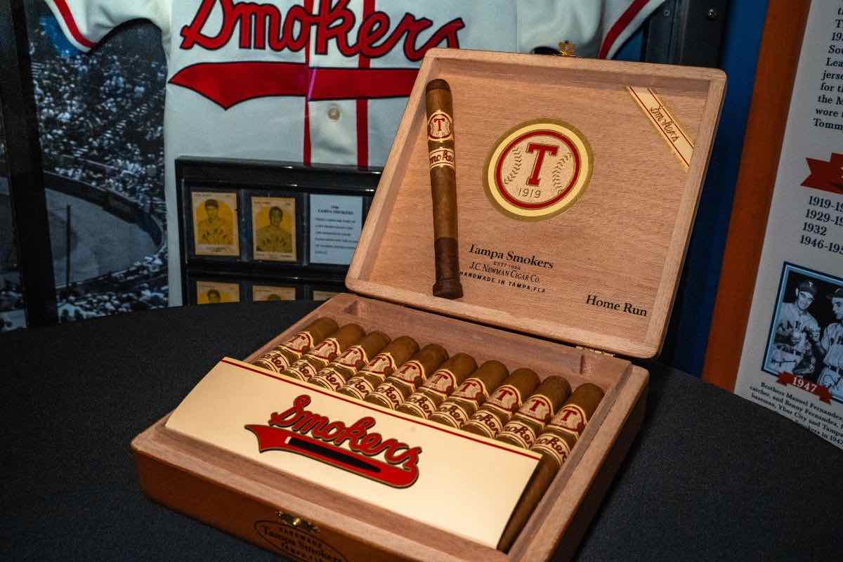 El Reloj Tampa Smokers Toro 时钟坦帕烟客托罗