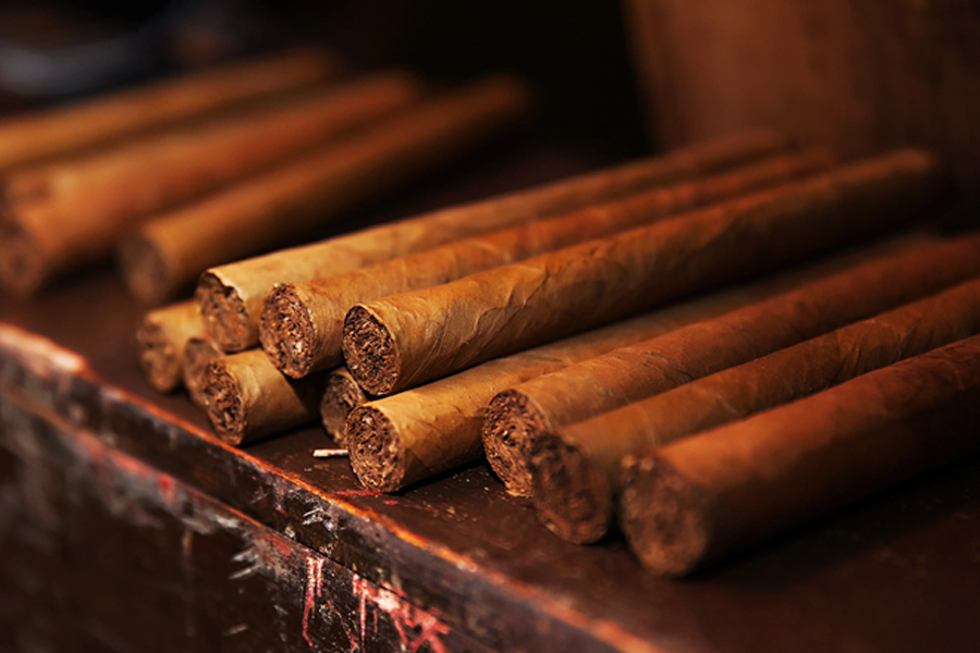 Hand rolled vs machine cigars
