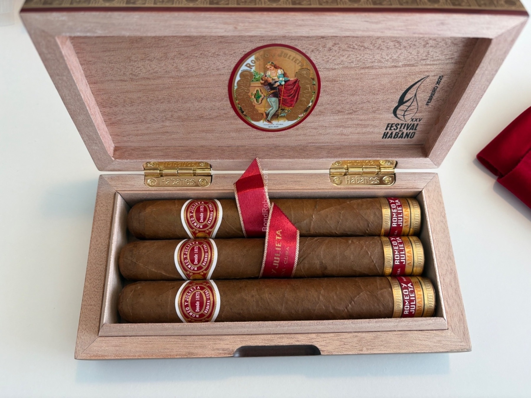 Romeo y Julieta Amantes Habanos Festival Gift 2025 Lacquered Boîte ...