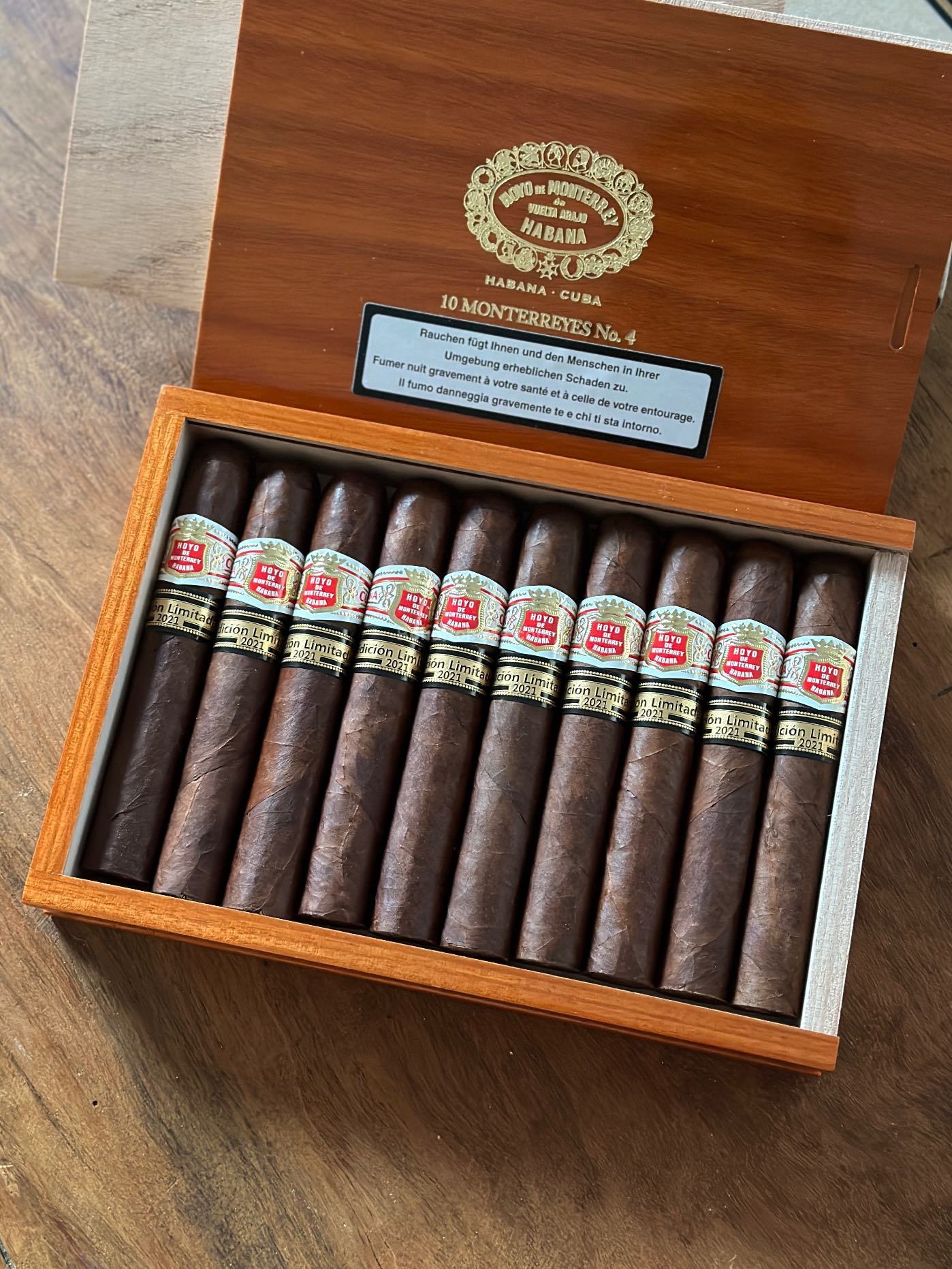 Hoyo de Monterrey Monterreyes No.4 Edición Limitada 2023 Varnished ...