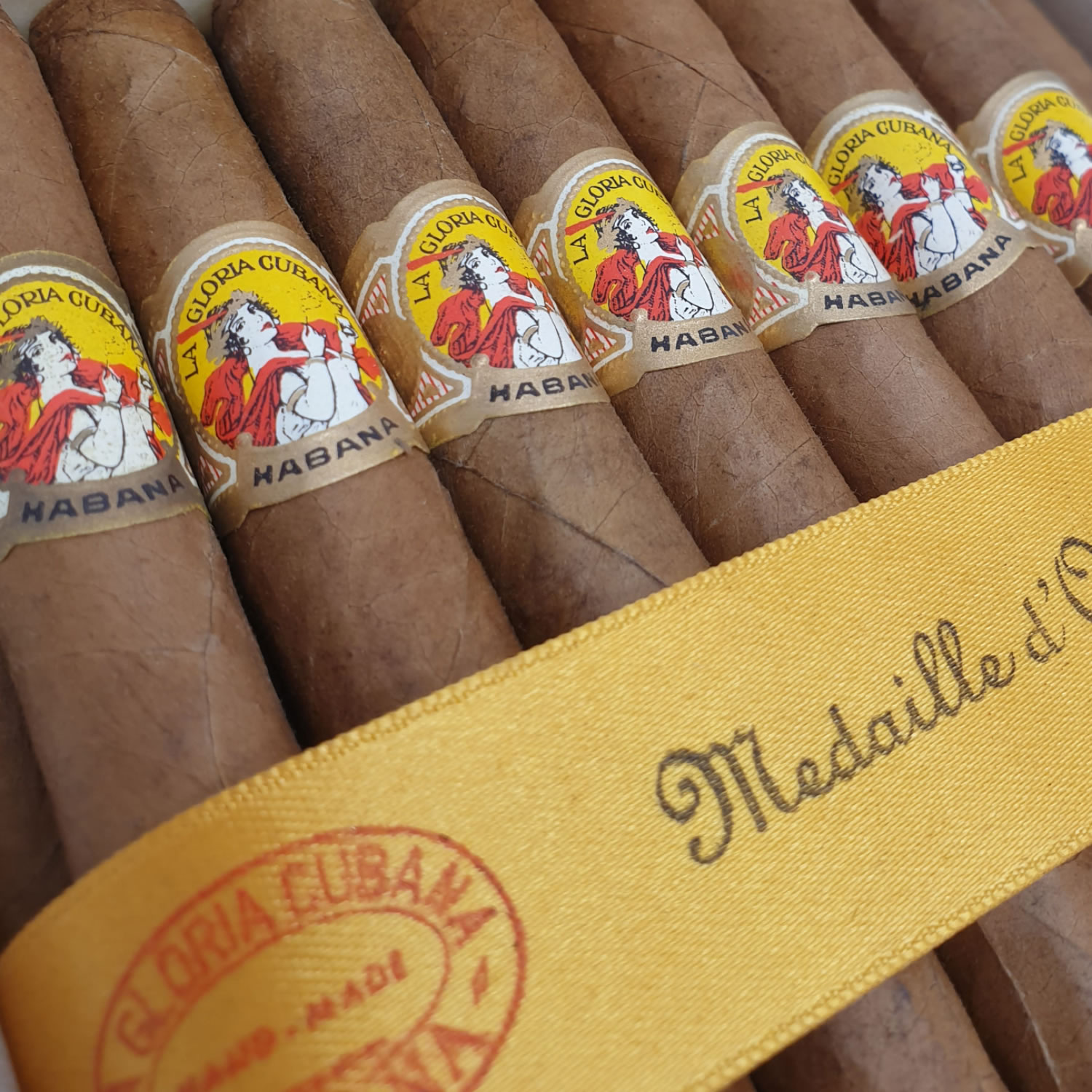 Lot 90 - La Gloria Cubana Medaille Dor No 1 - Mature Cigars - Uk Based ...