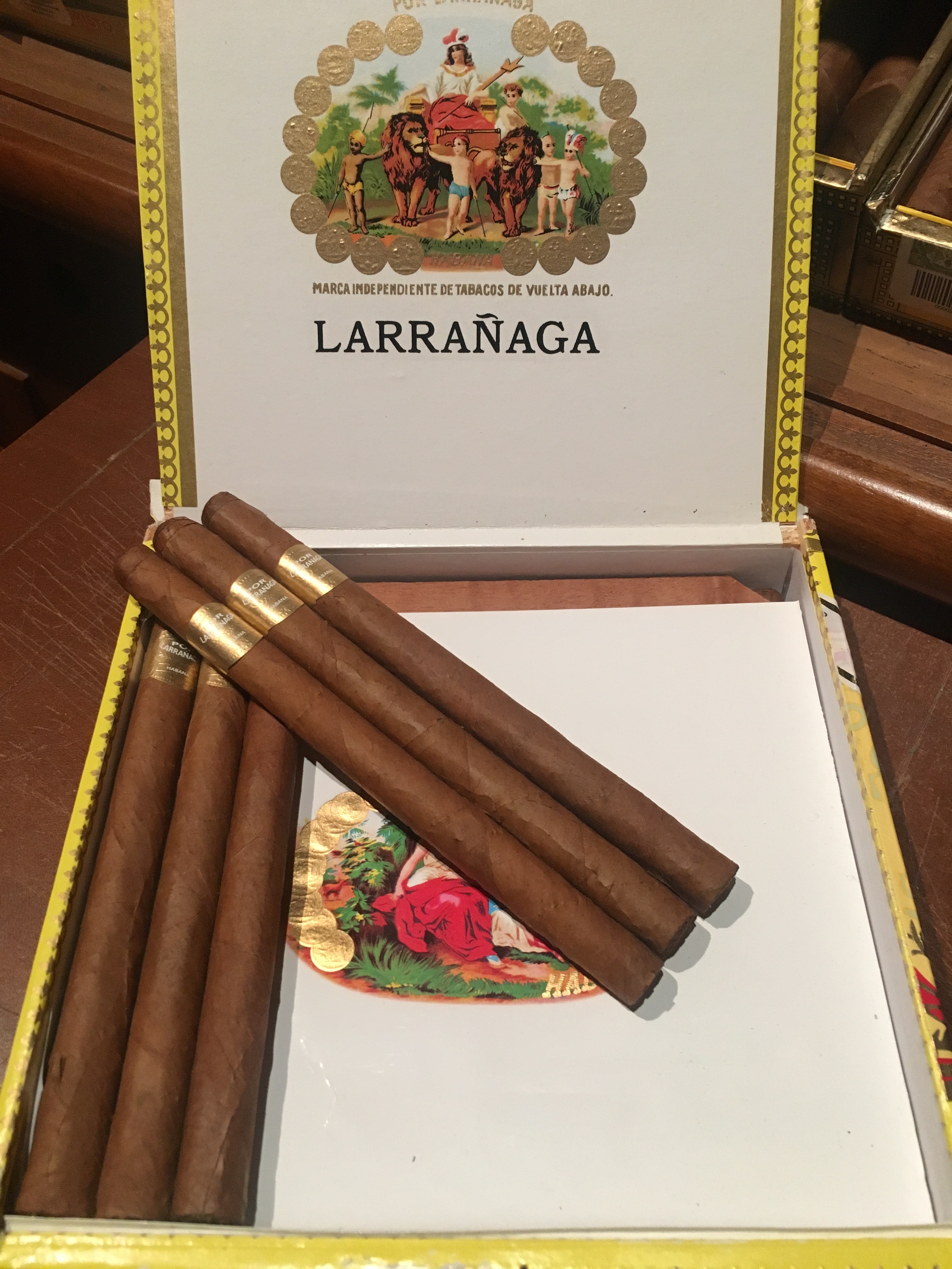 Por Larrañaga Montecarlos - Cuban House Of Cigars