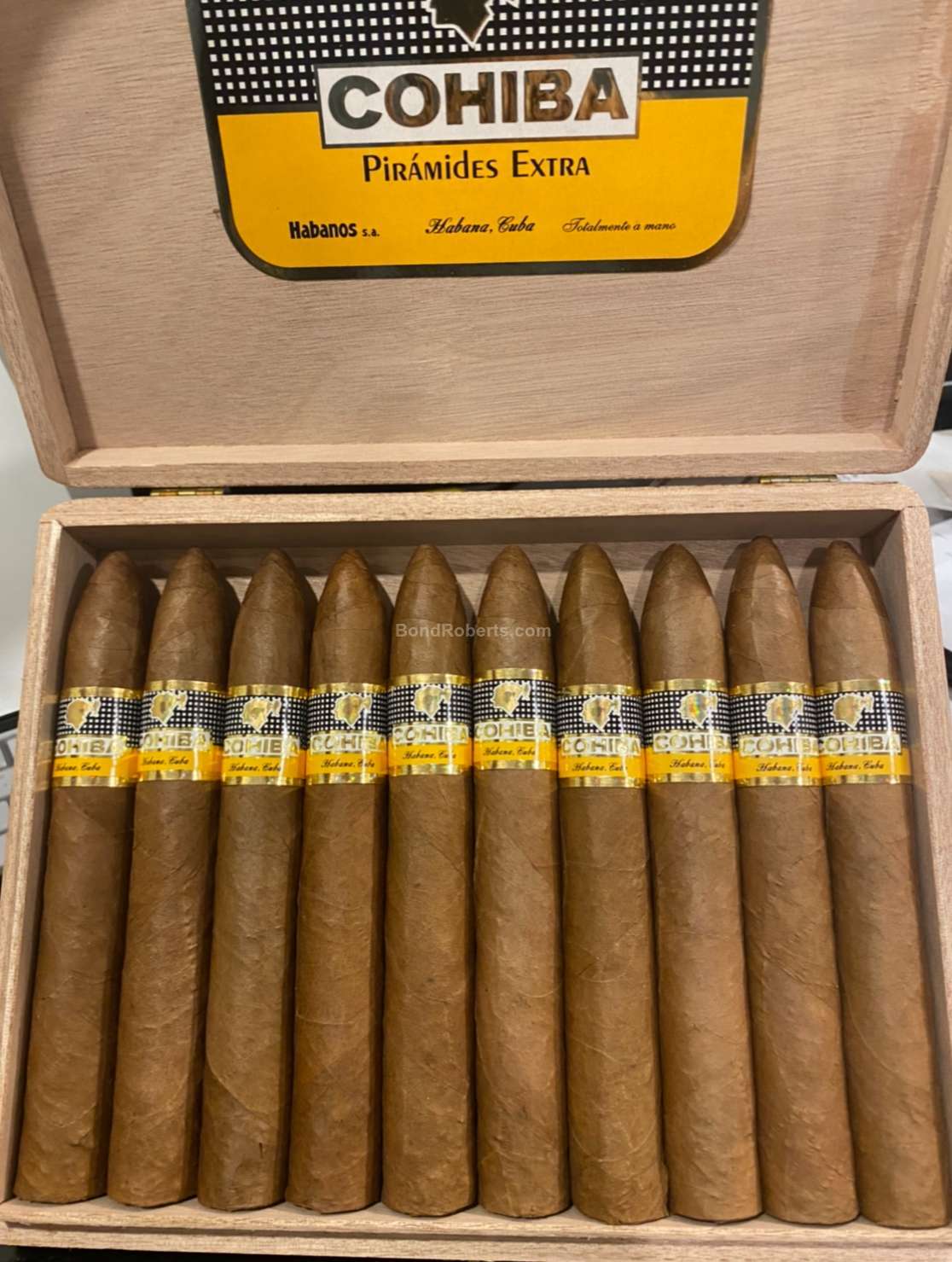 Cohiba Piramides Extra 2020 Varnished Boîte Nature Box of 10 cigars 7893