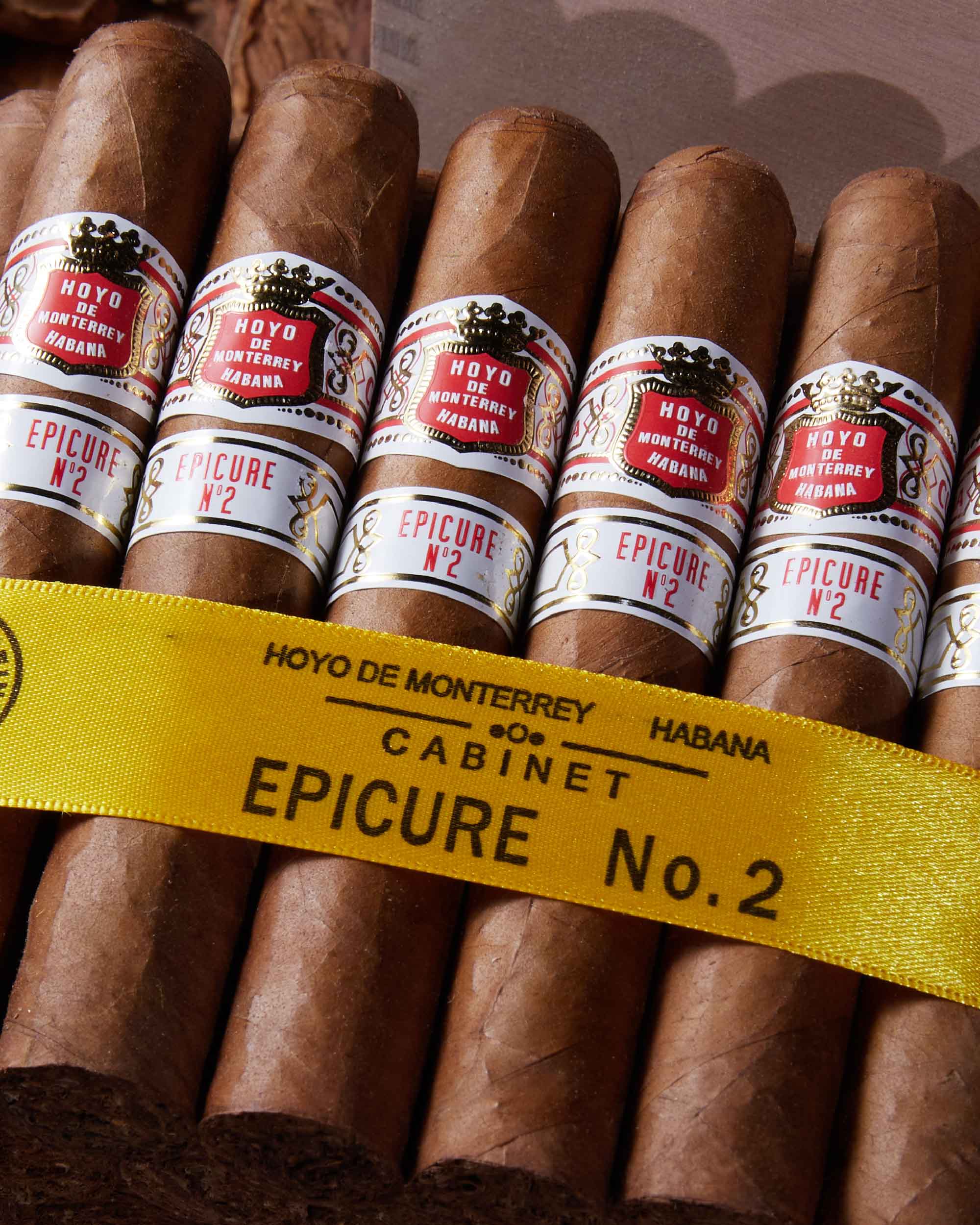 Hoyo de Monterrey Epicure No. 2 - Classic Robusto Cuban Cigar | nextCIGAR