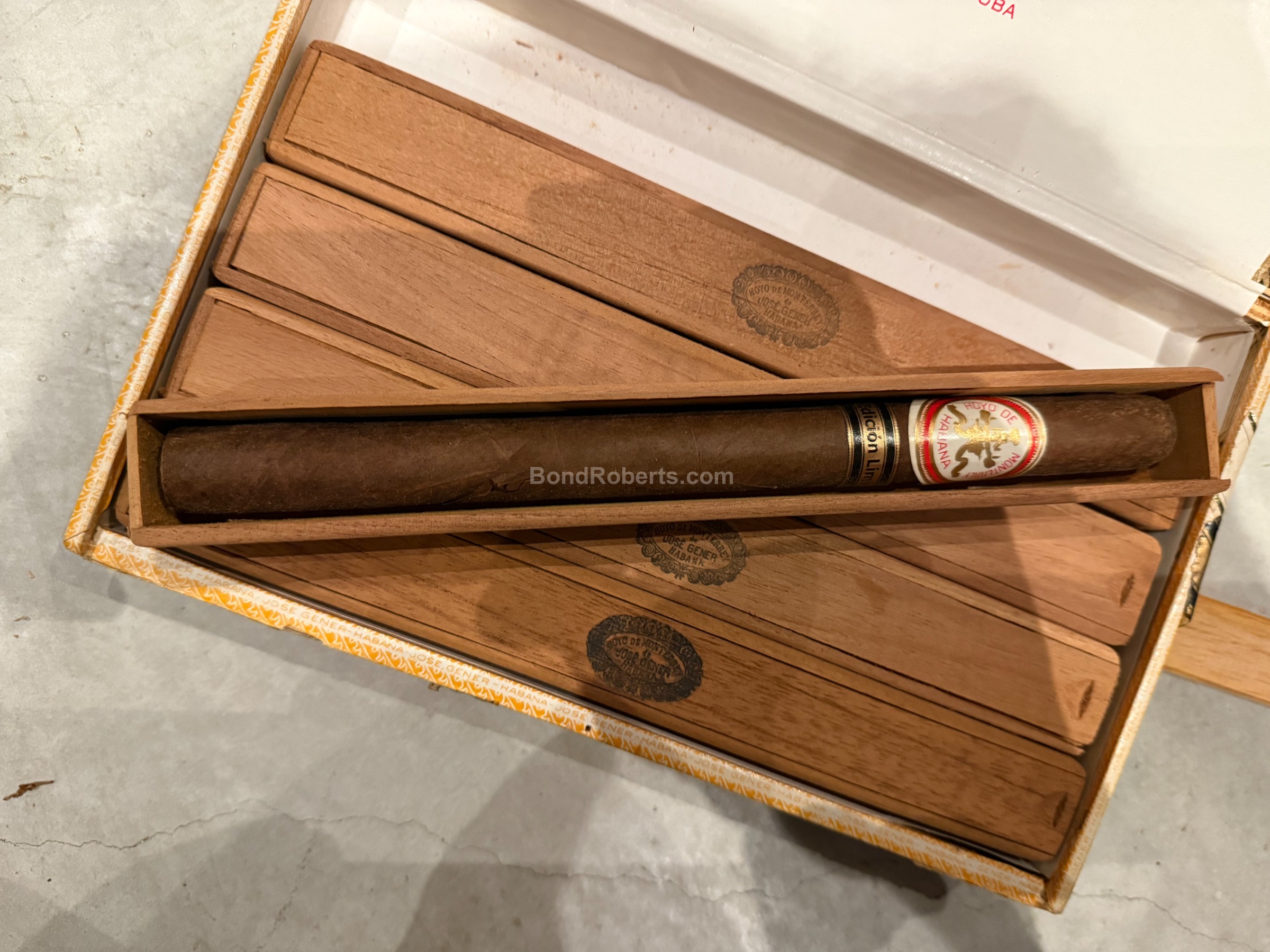 Hoyo de Monterrey Particulares Edición Limitada 2000 Dress Box of 5 ...