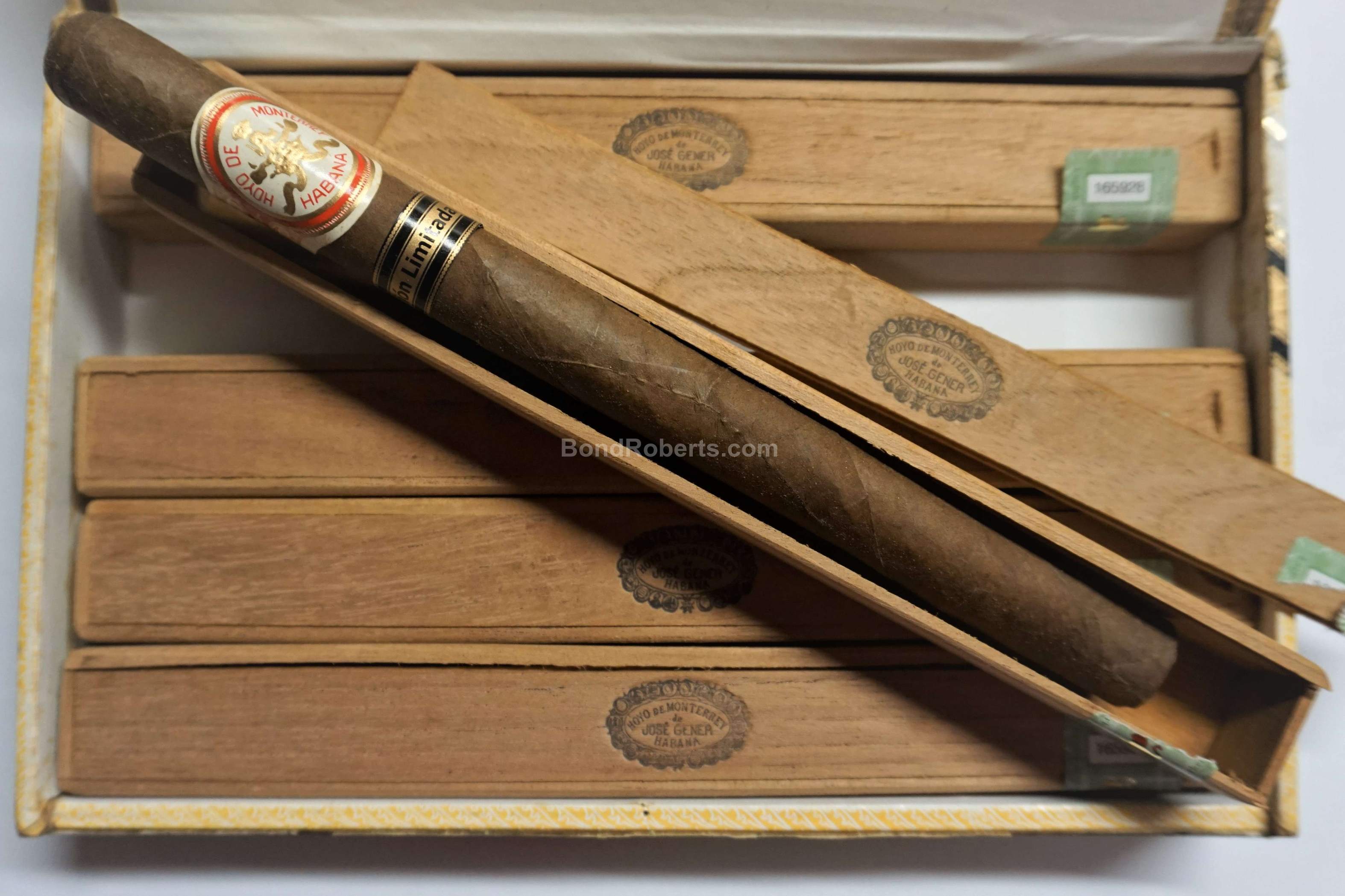 Hoyo de Monterrey Particulares Edición Limitada 2000 Dress Box of 5 ...