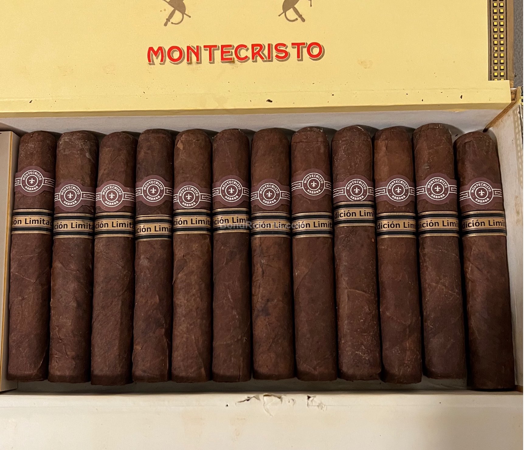 Montecristo Robustos Edición Limitada 2000 Dress Box of 25 cigars 14604