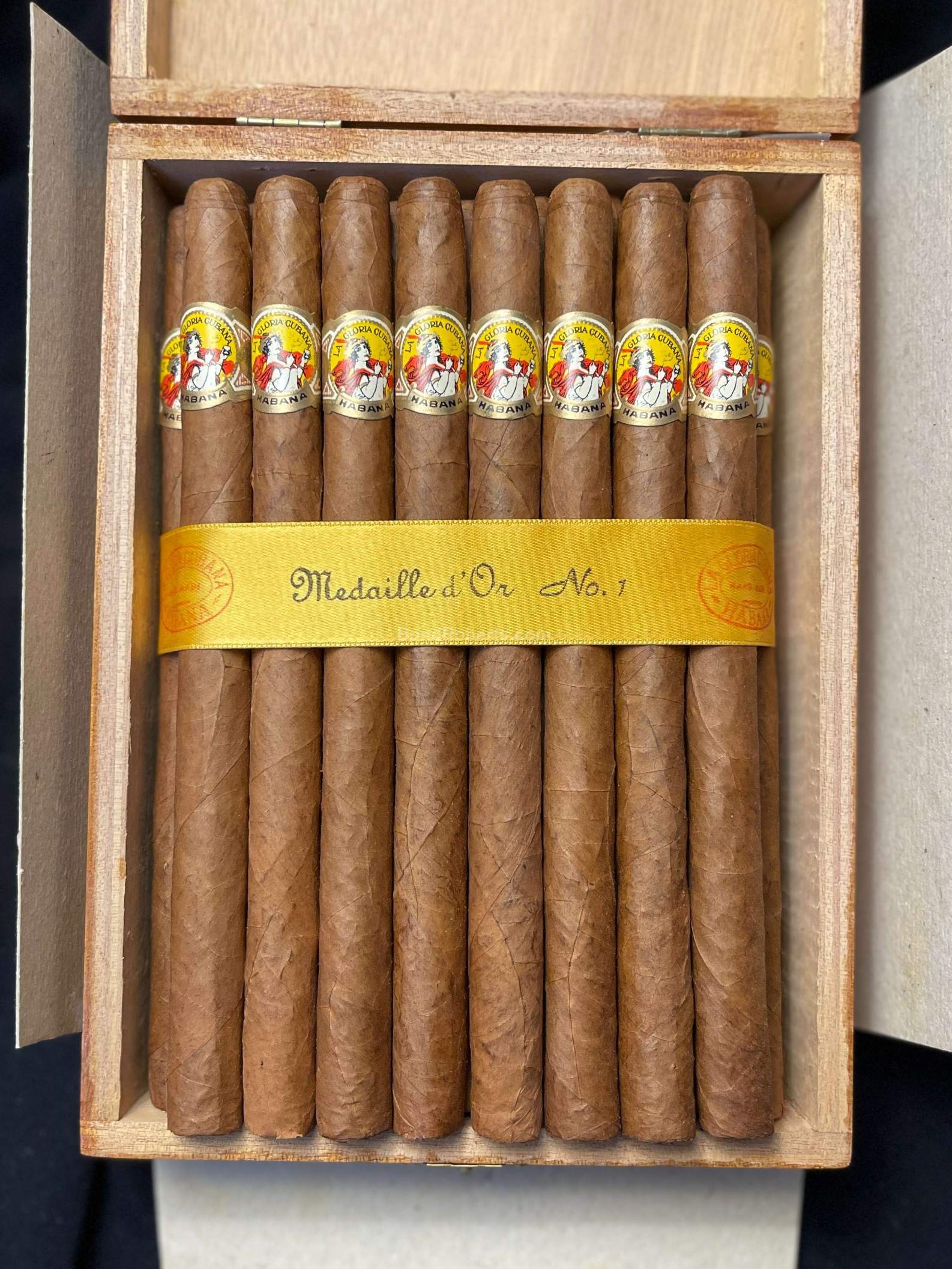 La Gloria Cubana Medaille d'Or No.1 2002 Varnished 8-9-8 Box of 25 ...