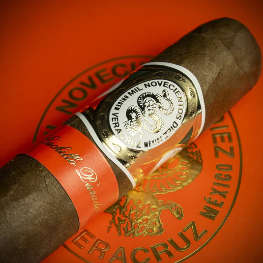 Casa 1910 Revolutionary Edition Cuchillo Parado Robusto Cigar - Single
