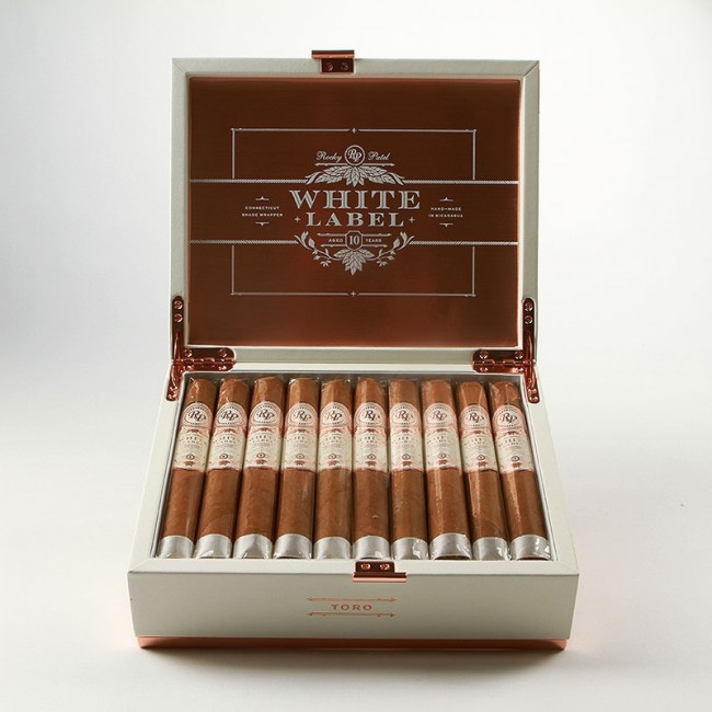 Rocky Patel White Label Toro im Cigarmaxx Shop kaufen.