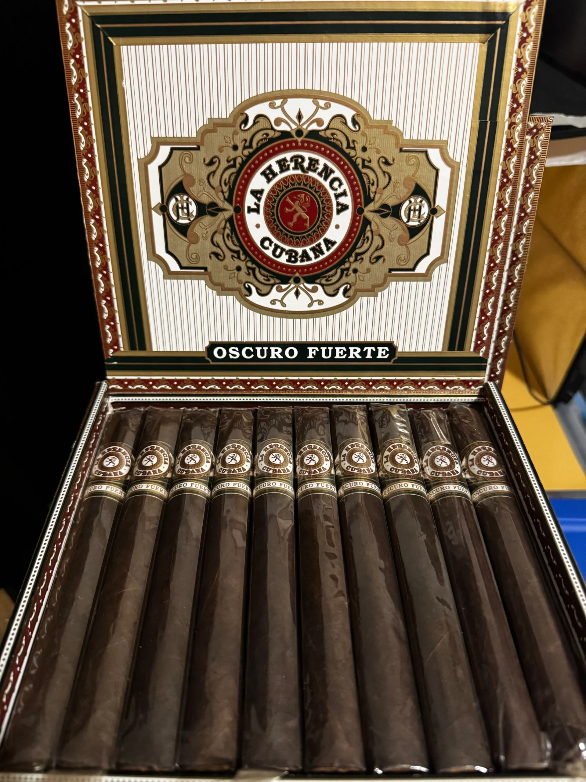 La Herencia Cubana Oscuro Fuerte