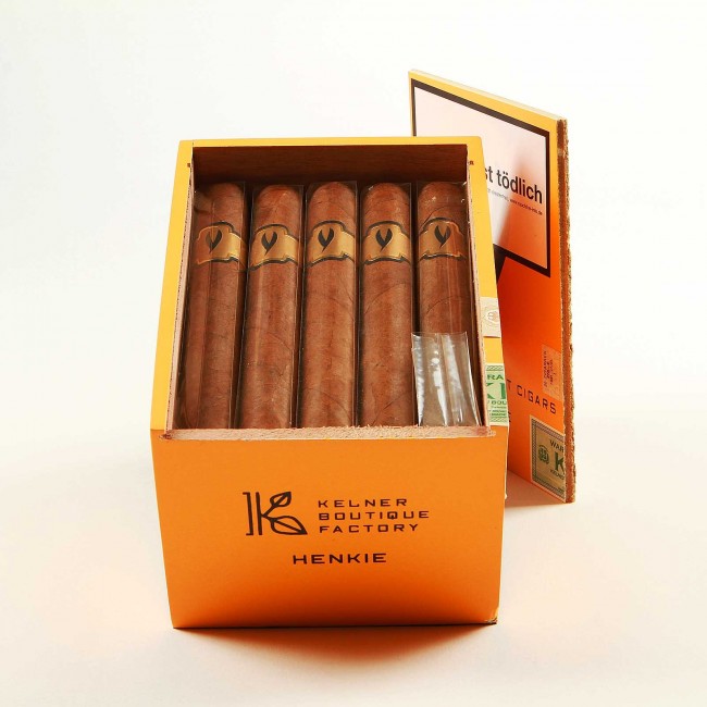Smoking Jacket by Hendrik Kelner Jr. Henkie Toro im Noblego.de Shop kaufen.